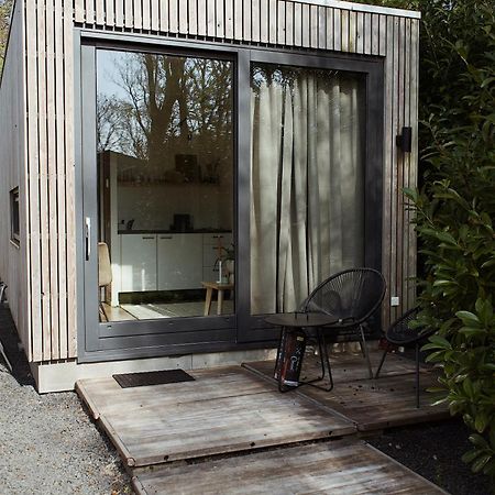 Вилла Modern Tiny House Op Rustig Watersportpark Elahuizen Экстерьер фото