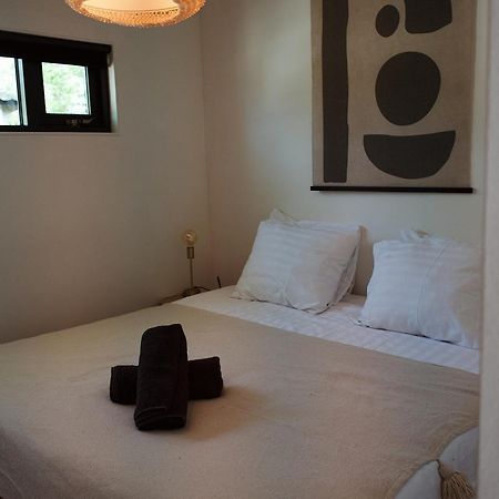 Вилла Modern Tiny House Op Rustig Watersportpark Elahuizen Экстерьер фото