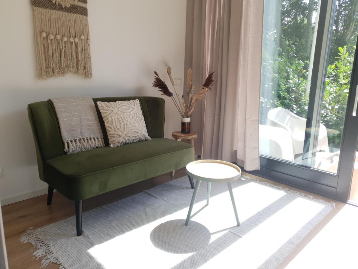Вилла Modern Tiny House Op Rustig Watersportpark Elahuizen Экстерьер фото