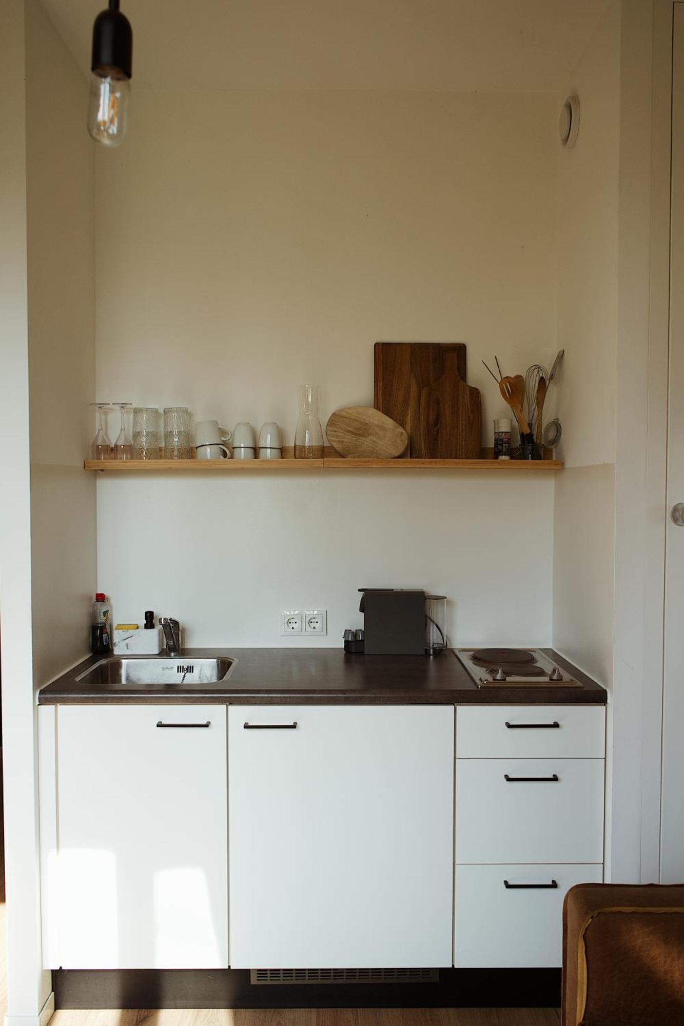 Вилла Modern Tiny House Op Rustig Watersportpark Elahuizen Экстерьер фото