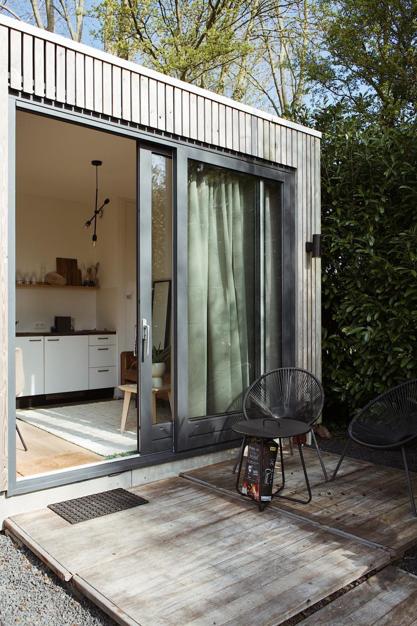 Вилла Modern Tiny House Op Rustig Watersportpark Elahuizen Экстерьер фото