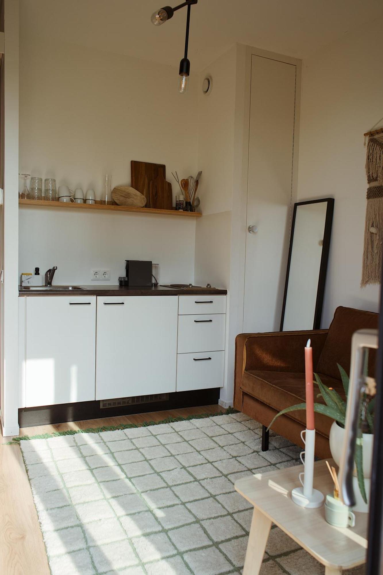 Вилла Modern Tiny House Op Rustig Watersportpark Elahuizen Экстерьер фото
